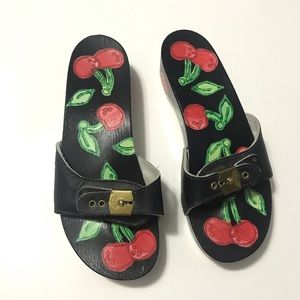 Dr Scholls Wooden Cherry Handpainted Sandals 6 7